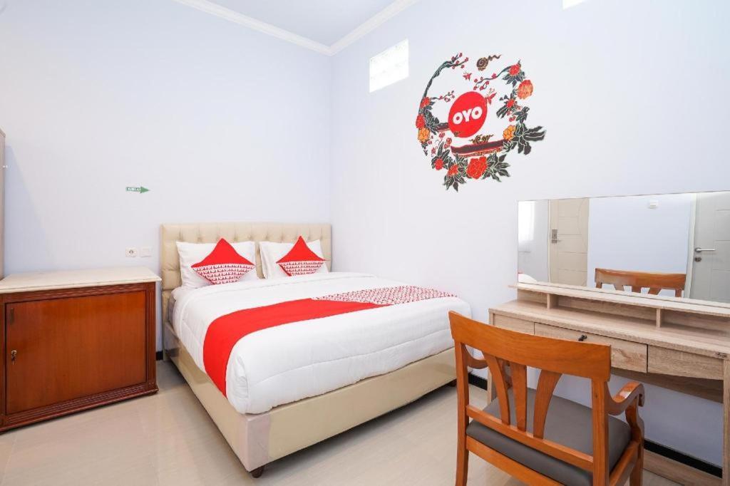 בניוואנגי Oyo 477 Raka Residence Syariah Purwoharjo Banyuwangi מראה חיצוני תמונה