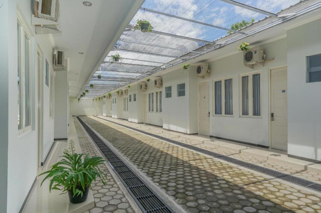בניוואנגי Oyo 477 Raka Residence Syariah Purwoharjo Banyuwangi מראה חיצוני תמונה
